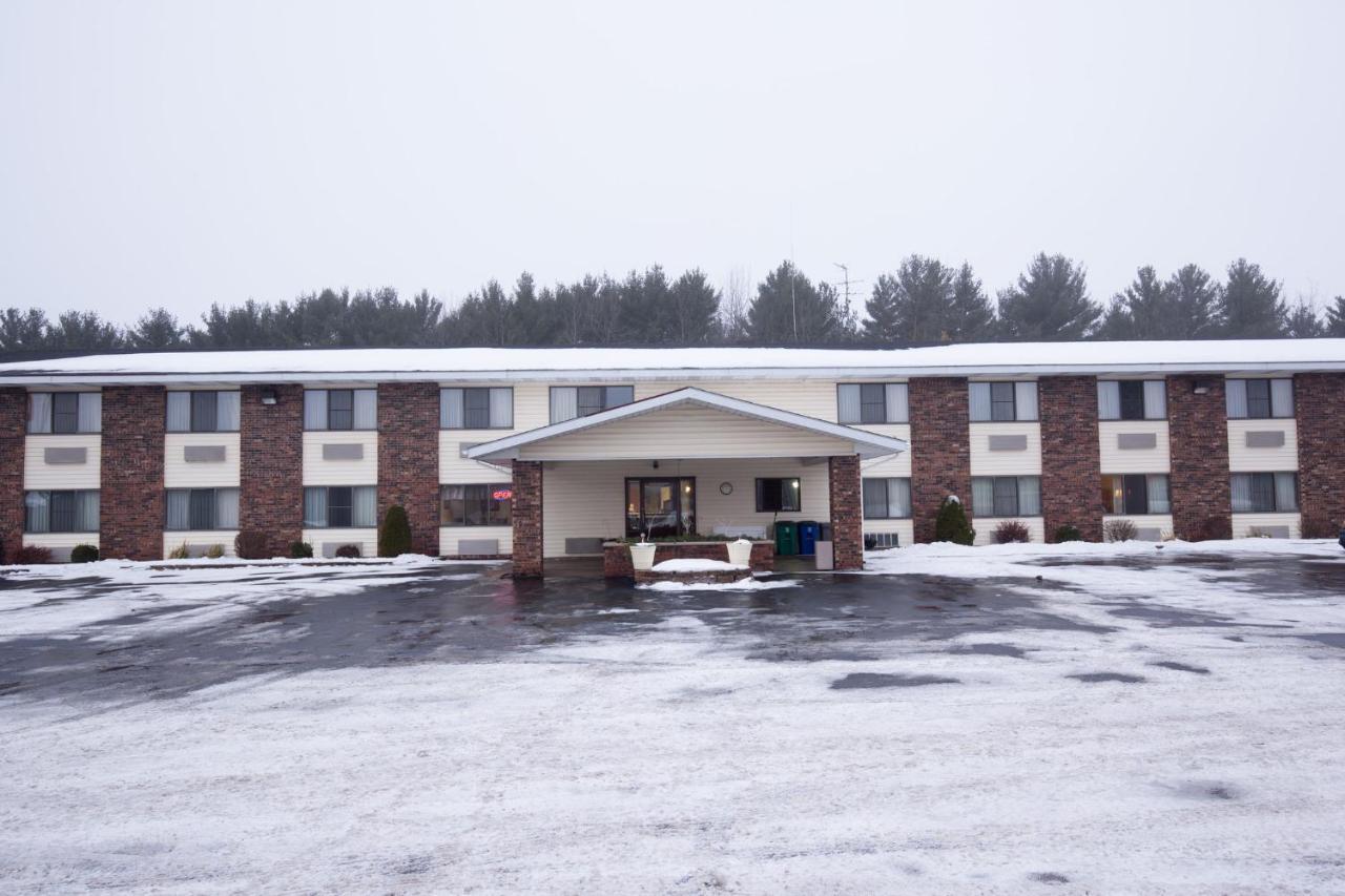 Travelodge By Wyndham Merrill Exterior foto